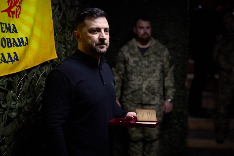 Zelenski se va întâlni la Kiev cu înalți oficiali ai Pentagonului, în urma dezvăluirii planului conceput de SUA și Rusia pentru pacea în Ucraina