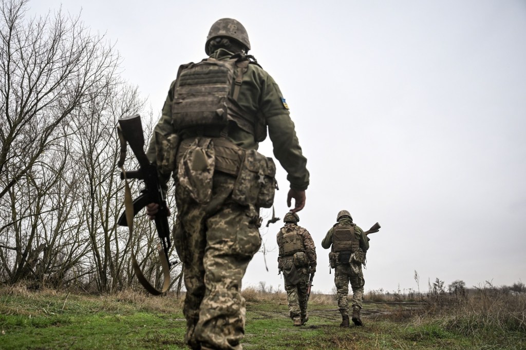 Soldați ucraineni în timpul unui exercițiu militar. Foto: Profimedia