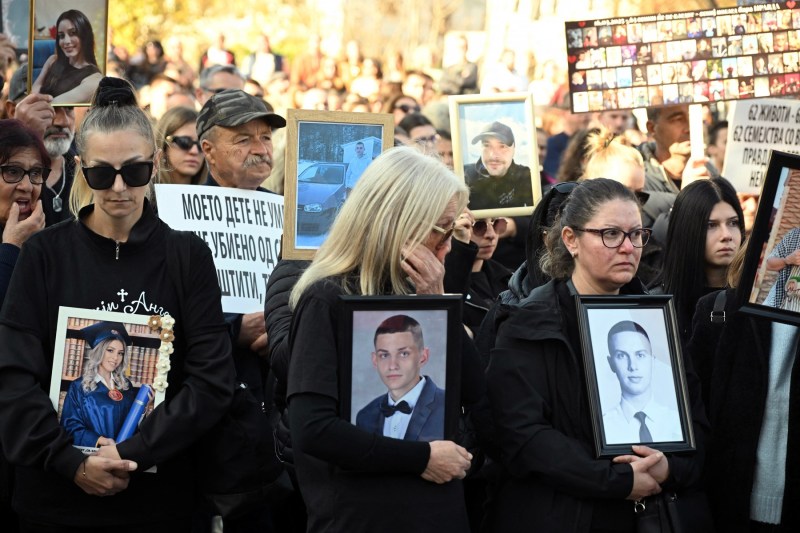 VIDEO „Sistemul ucide”: Mii de persoane au protestat în Macedonia de Nord / Au cerut dreptate pentru cele 63 de victime ale incendiului dintr-un club de noapte / Miercuri începe procesul cu 34 de inculpați