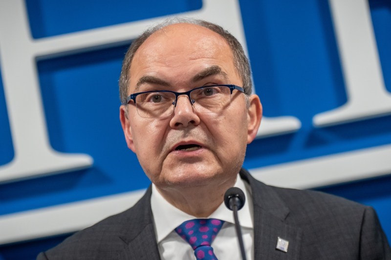 Germanul care supraveghează acordul de pace în Bosnia a primit o cască nazistă din partea unui ministru. „Este timpul să părăsești țara”