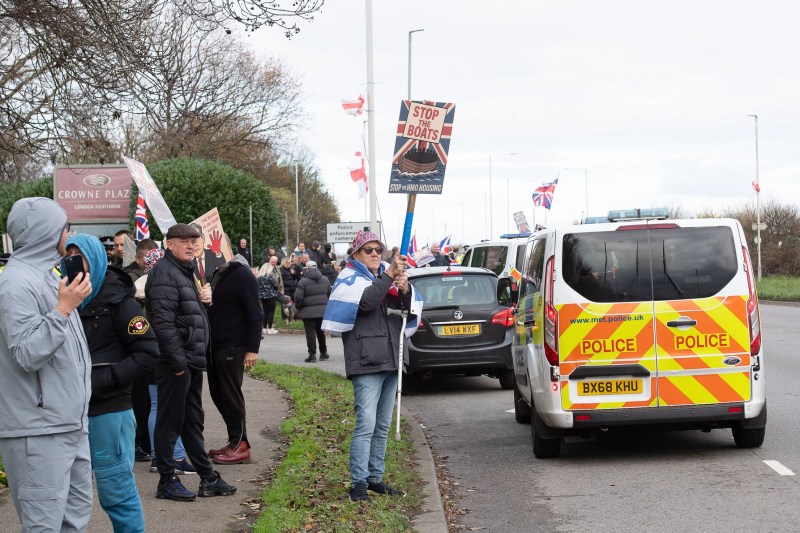 Marea Britanie vrea să confiște bijuteriile solicitanților de azil pentru a acoperi cheltuielile. „Ar trebui să contribuie”