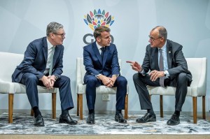 Premierul britanic Keir Starmer, președintele francez Emmanuel Macron și cancelarul german Friedrich Merz, la un summit G20 Foto: Profimedia
