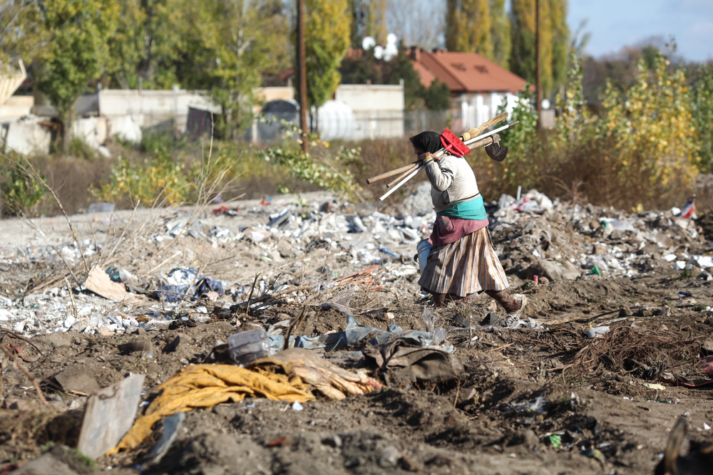 Strategia Națională prezentată de Nicușor Dan nu vorbește despre amenințarea sărăciei și disparităților în România. Singura referire despre sărăcie este la Punctul 40: sărăcirea din alte zone ale lumii, de unde vin imigranți la noi. Răspunsul președintelui