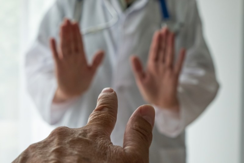 INTERVIU Cum vede un medic român stabilit de 30 de ani în SUA noile prevederi care le permit medicilor să refuze pacienții cu „atitudine ireverențioasă”