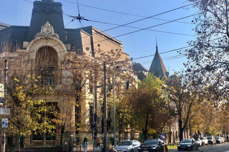 Strada-expoziție de palate prețioase. Aici sunt cele mai multe și mai fermecătoare intrări din București 