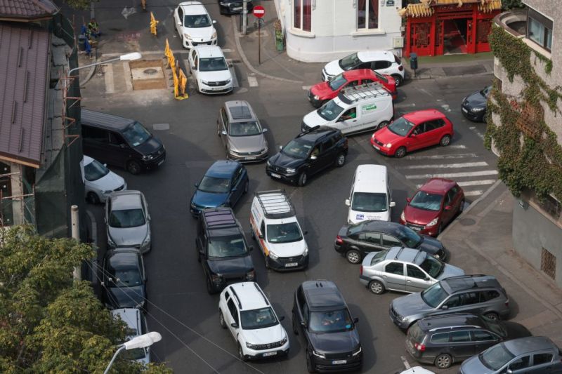 Despăgubiri primite în instanță de un șofer bătut de un pieton enervat de zgomotul claxoanelor, într-o intersecție din Iași