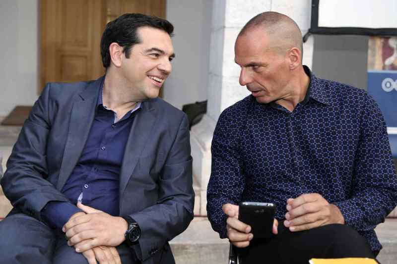 Conflict între două figuri centrale ale stângii din Grecia. „Toată lumea îl ura pe Varoufakis”, spune Tsipras. „Tsipras e cea mai mare realizare a Troicii”, răspunde Varoufakis