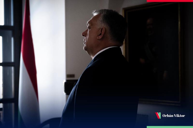 „Cafeaua e amară și avem un vis mai puțin”. Cum s-a pozat Viktor Orbán pe Facebook, după ce Ungaria a ratat dramatic barajul pentru Cupa Mondială