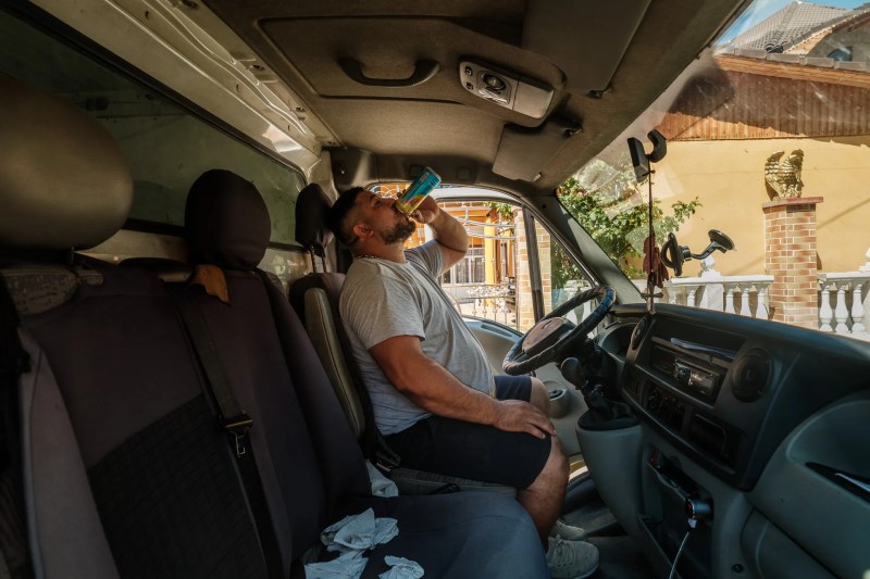 REPORTAJ. „În România nu-ți dă nimeni lucrare să lucrezi. Ne dă nouă de lucru să vopsim noi, să ne angajăm?”. Împinși să plece din țară, Geo și Marina trăiesc de ani de zile între două lumi