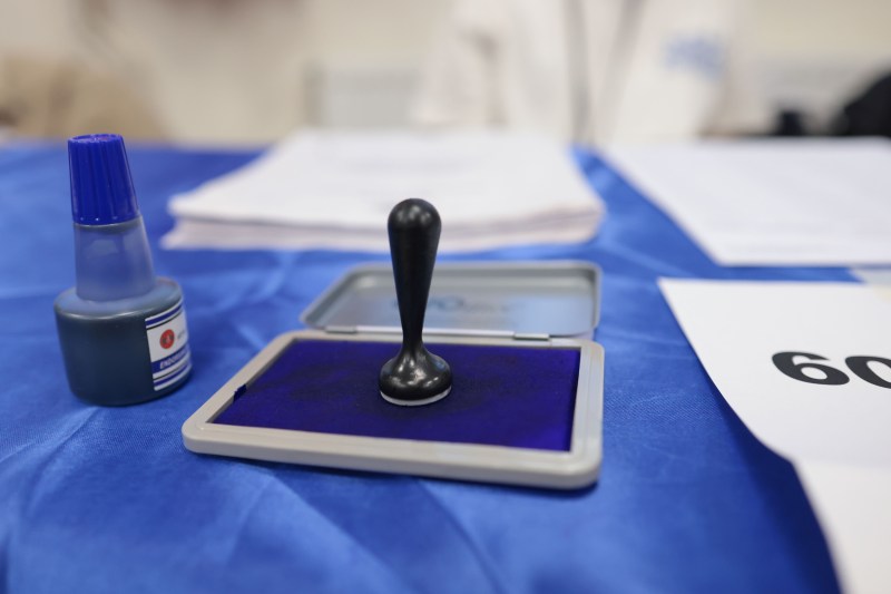 În ziua votului, un nou sondaj de opinie este anunțat pentru diseară. Rezultatele exit-poll la alegerile pentru Primăria Capitalei, prezentate în această seară pe Hotnews