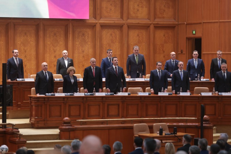 LIVE VIDEO Moțiunea de cenzură împotriva Guvernului este dezbătută acum în Parlament. Ilie Bolojan: Semnatarii nu înţeleg contextul economic, social şi geopolitic în care ne aflăm. Livrează doar haos și scandal