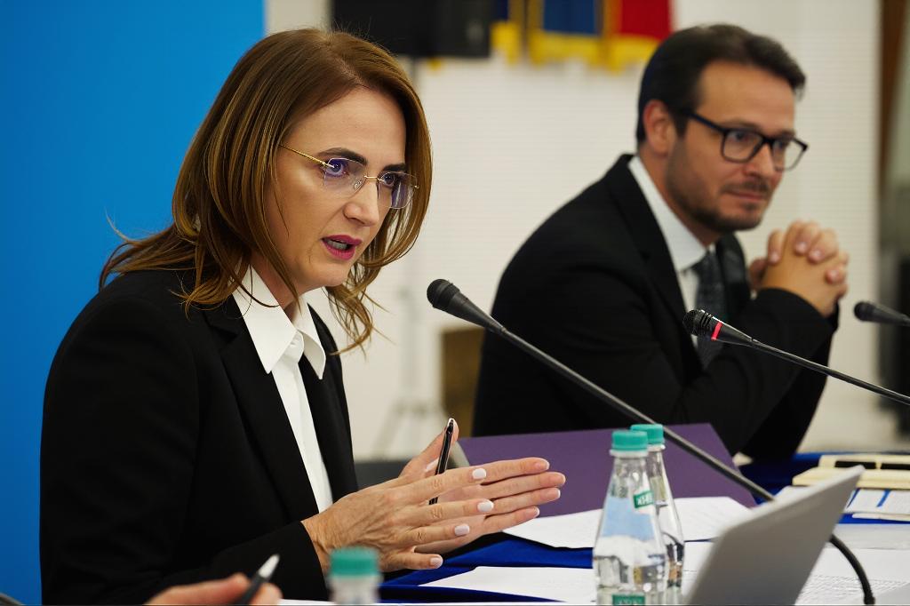 Ce răspunde premierul Ilie Bolojan întrebat dacă Lia Savonea ar trebui să își dea demisia