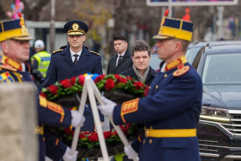 FOTO Nicuşor Dan a depus o coroană de flori în memoria victimelor Revoluţiei. Mesajul președintelui