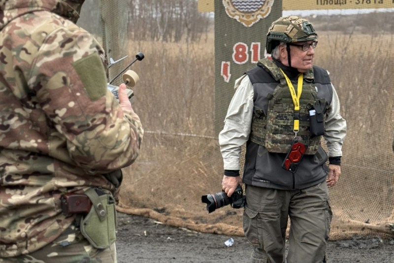 VIDEO Fiul lui Warren Buffet, păzit de „Îngerul Alb”, pe linia frontului din Kupiansk