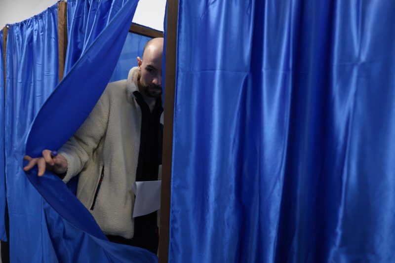 LIVE Alegeri București: Ce arată până acum datele de prezență / Nicușor Dan, zâmbind: „De mult n-am votat pentru altcineva în afară de mine” / Principalele declarații ale candidaților