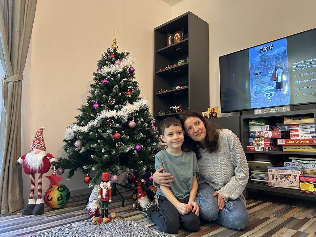 REPORTAJ. Cum arată Crăciunul pentru o familie care și-a pierdut casa în explozia din Rahova. „Mulțumesc, Doamne, că ne-ai salvat pe mine și pe mami”