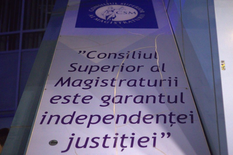 „Sigur că există o bază legală”. Cum vede un profesor de drept constituțional organizarea „referendumului printre magistrați”, anunțat de președinte
