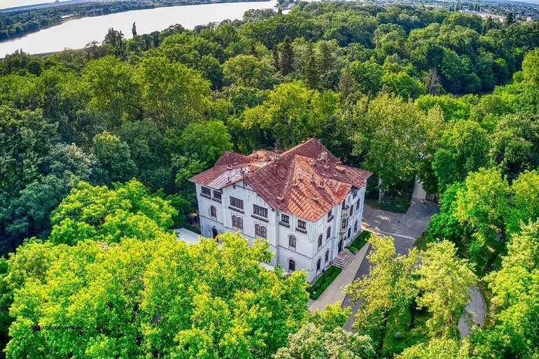 EXCLUSIV VIDEO Domeniul Știrbey, deținut de o apropiată a familiei lui Dan Voiculescu, se transformă