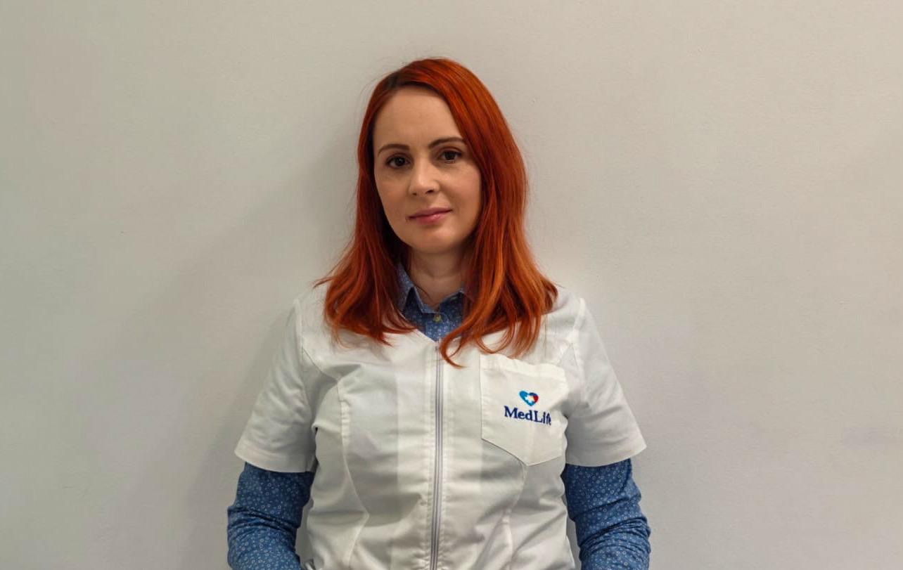 „Pentru unii copii, fiecare zi e Crăciun”: dulciurile, gustările și sucurile ajung să înlocuiască mesele. Dr. Estera Jeledintan, MedLife: „Mănâncă toată ziua, dar nu cresc”