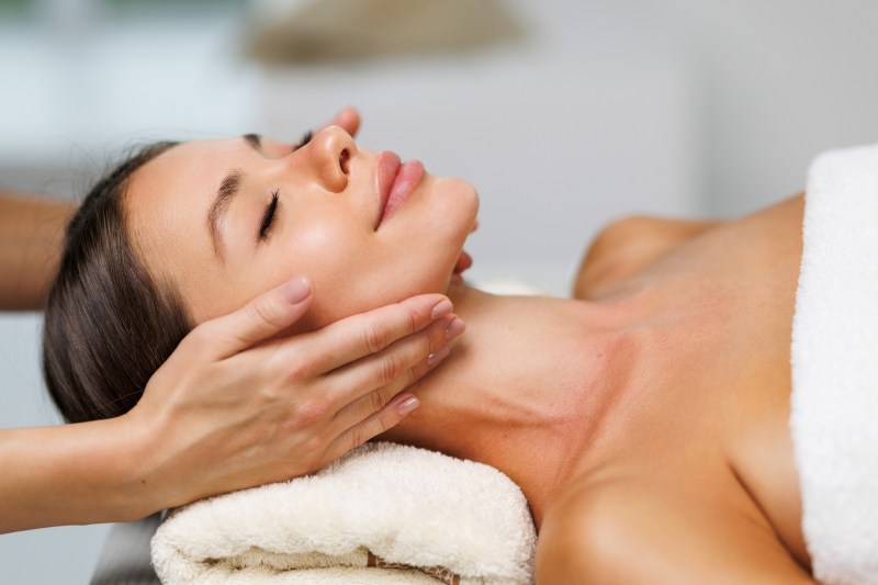 [P] Cum găsesc bucureștencele cele mai bune saloane din oraș?