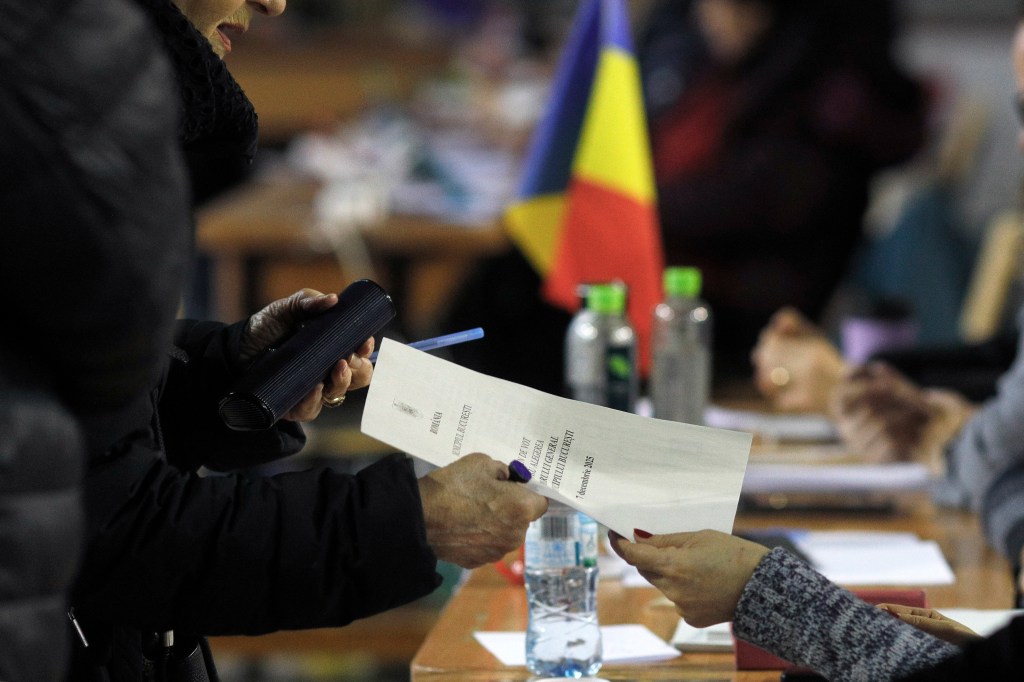 Bucureșteni votează pentru alegerea primarului general, 7 decembrie 2025. Inquam Photos / Mălina Norocea