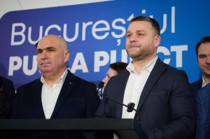 Ilie Bolojan și Ciprian Ciucu, la anunțarea rezultatelor exit-poll, la sediul partidului PNL din București, 7 decembrie 2025 | Foto: Inquam Photos / Codrin Unici