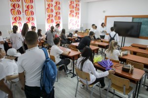 Clasă de elevi. Inquam Photos / Octav Ganea