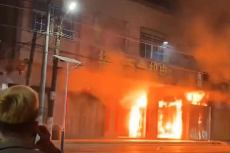VIDEO Incendiu în orașul Shantou din China, cel puțin 12 oameni au murit