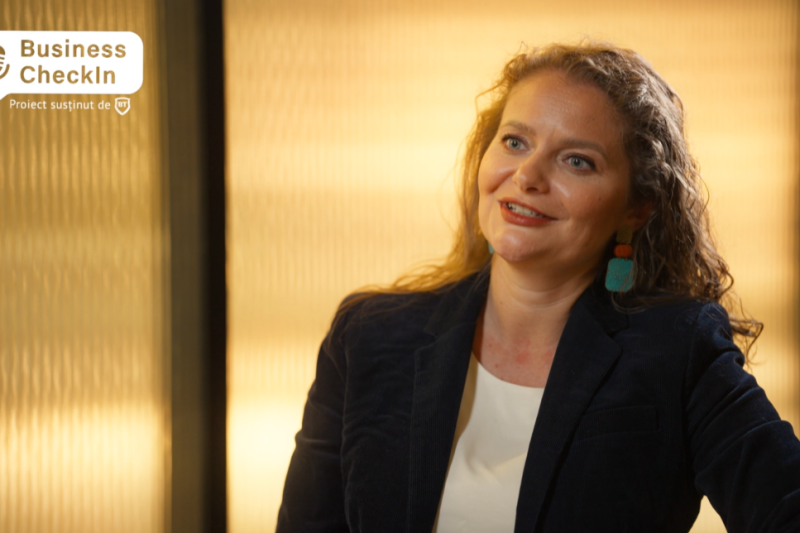 StartupCafe.ro: Business CheckIn. Povestea Dream&Act, școala românească ce dă curaj pe scenă și în afaceri