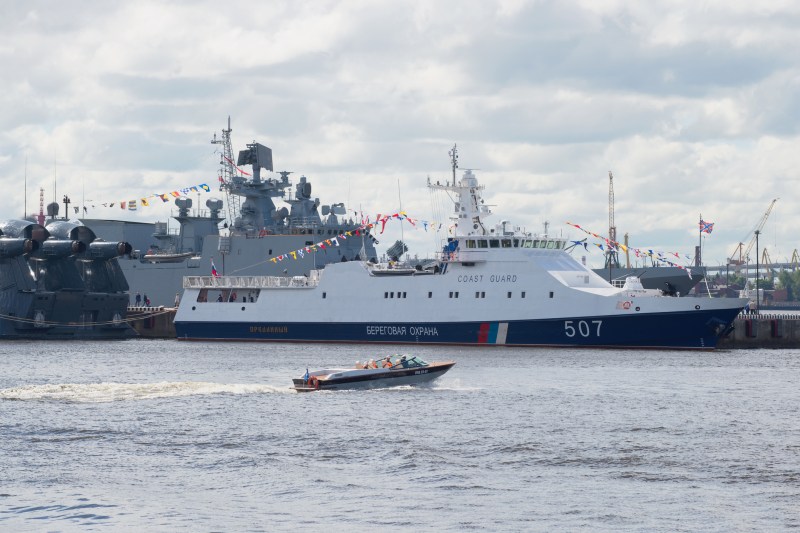 Ucraina spune că a lovit o navă FSB și o platformă Lukoil din Marea Caspică