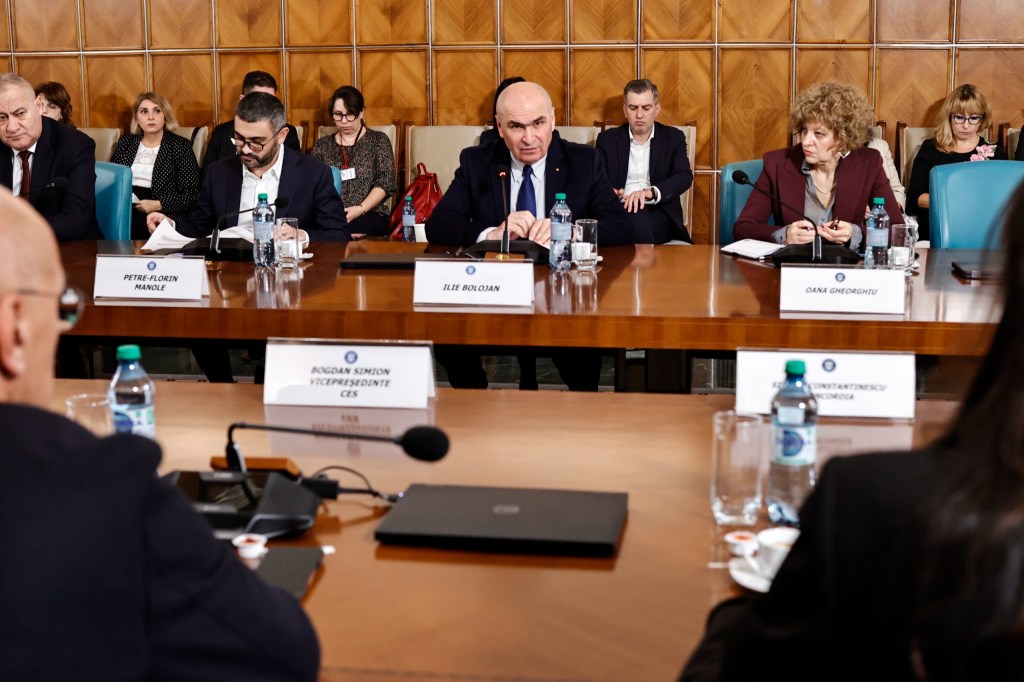 Negocieri la Guvern privind salariul minim / Foto: Guvernul