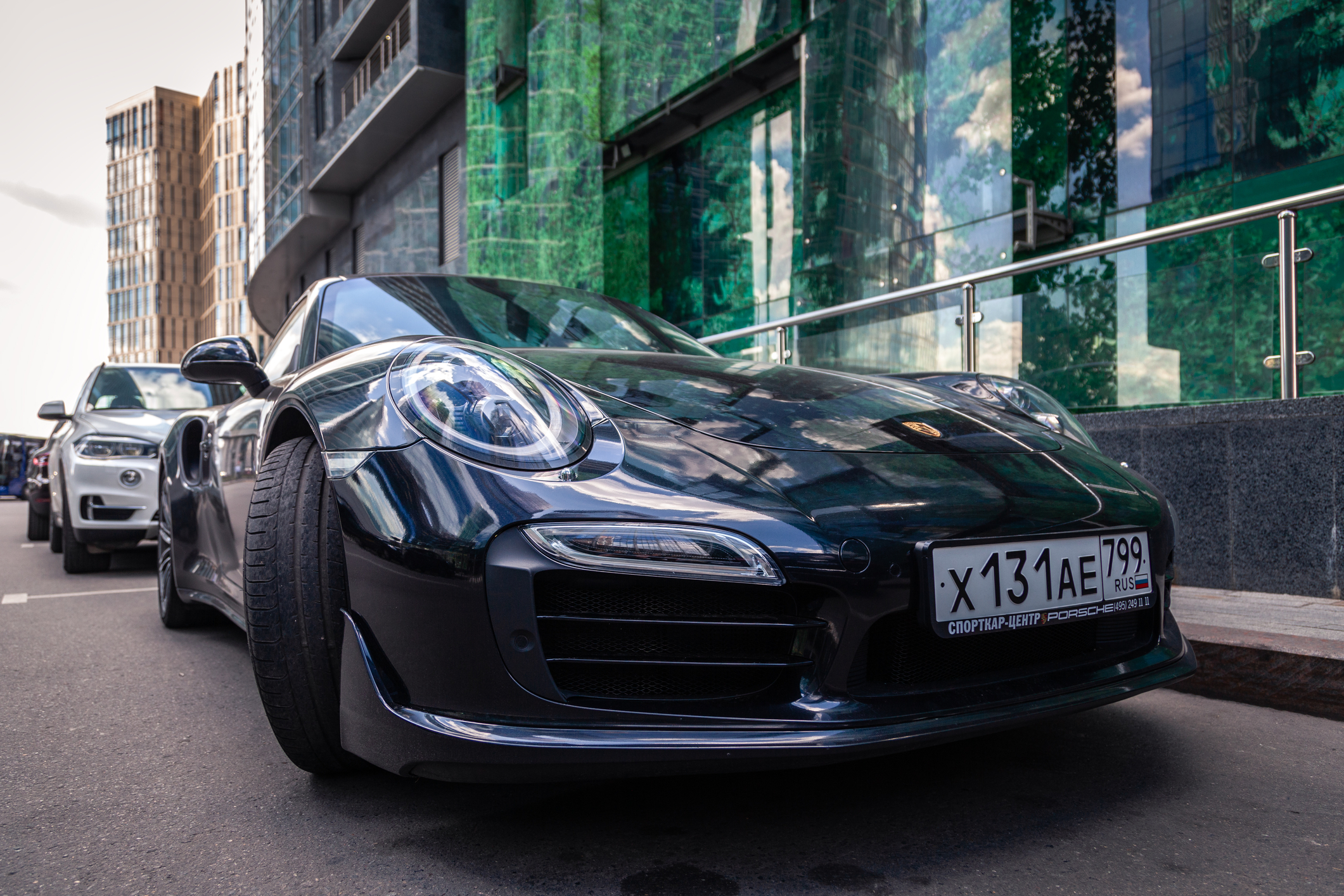 Sute de mașini Porsche din Rusia au refuzat să mai pornească