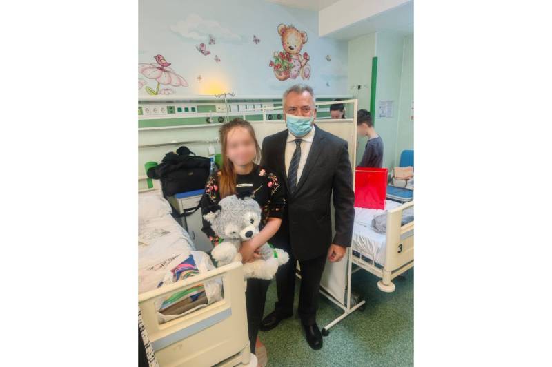 Jucării și bunătăți pentru 300 de copii internați la spitaleleGrigore Alexandrescu și Dr. Victor Gomoiu, din partea lui Moș Crăciun