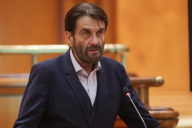 VIDEO INTERVIU „Ascultătorii radioului public din România, care au dat drumul la radio luni, la ora 9, după alegerile pentru București, nu au aflat cine este noul primar al orașului: Am chemat echipa și am întrebat: de ce?” – noul director Robert Schwartz