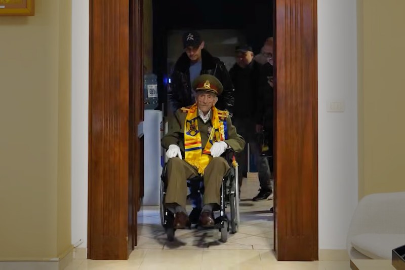Povestea lui Vasile Banu, veteranul decorat de președinte, spusă chiar de el. Ce își amintește despre cei șase ani din armată și ce arată arhivele militare