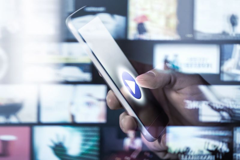 Câți români sunt abonați la internet, telefonie și TV. Cum își împart piața Orange, Digi și Vodafone