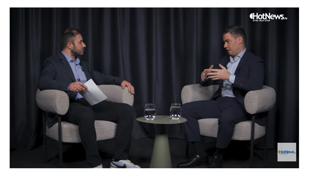 Adrian Negru prezentând strategii privind exploatarea gazelor Marea Neagră, sistem bancar și impozitarea fondurilor de investiții în conferință. | sursa foto: HotNews Adrian Negru prezentând strategii privind exploatarea gazelor Marea Neagră, sistem bancar și impozitarea fondurilor de investiții în conferință. | sursa foto: HotNews