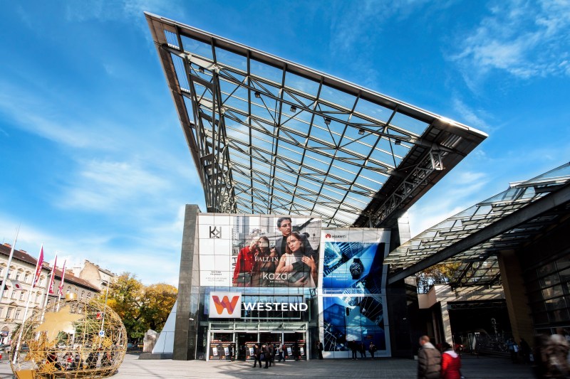 Descoperă atmosfera de Advent a Budapestei și parchează în siguranță la Westend