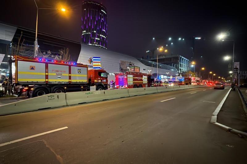 VIDEO Incendiu în mall-ul Promenada din Capitală. Aproximativ 1.100 de persoane, evacuate