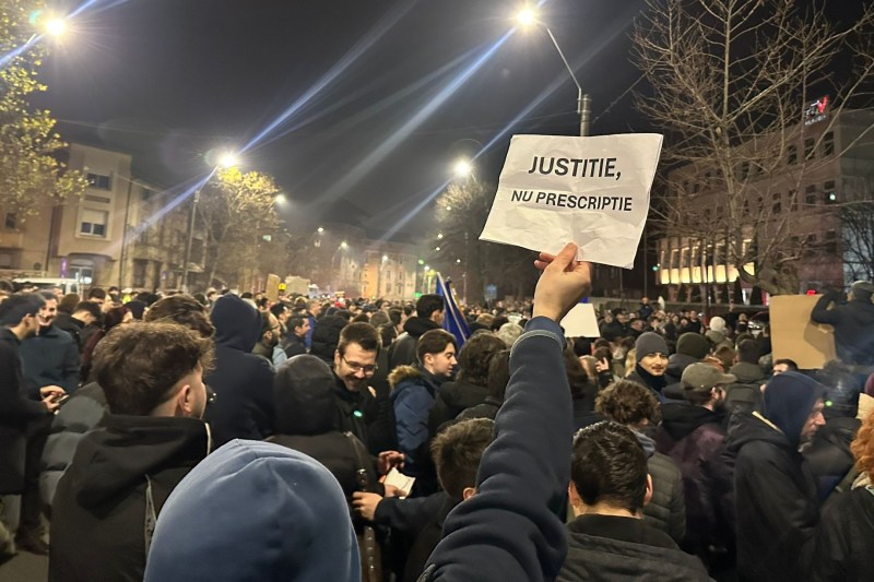 LIVE „Hoții prinși, nu prescriși”. Protest cu sute de oameni în fața CSM, după documentarul Recorder. Ce demisii cer manifestanții. „Afară cu voi, Recorder suntem noi!”