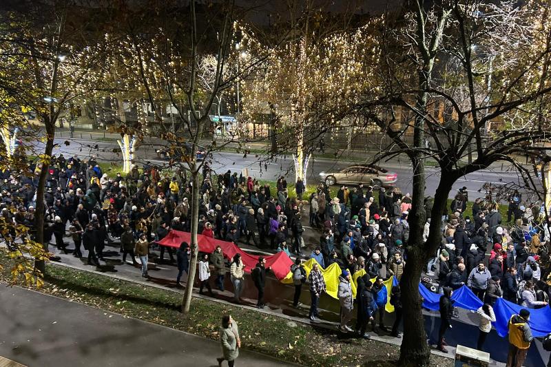 LIVE 8.000 de oameni plecați în marș la 4 grade pentru „Justiția capturată” au ajuns în Piața Victoriei. „Jos, Savonea! Jos, Voineag! Jos, Predoiu!” / A cincea zi de manifestații – VIDEO