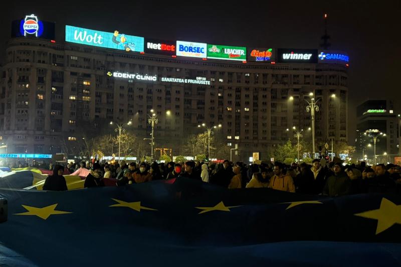 VIDEO Protest în Capitlă: 8.000 de oameni au plecat în marș la 4 grade pentru „Justiția capturată”. „Jos, Savonea! Jos, Voineag! Jos, Predoiu!” / A cincea zi de manifestații