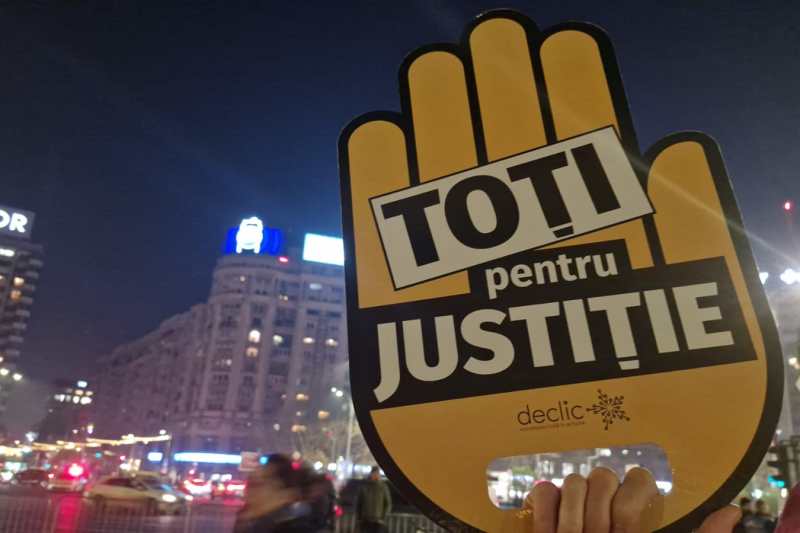 „Nu sună Lia, sună România!” Noi manifestații pentru reforma justiției. Câteva sute de oameni au ieșit să protesteze în Capitală – VIDEO