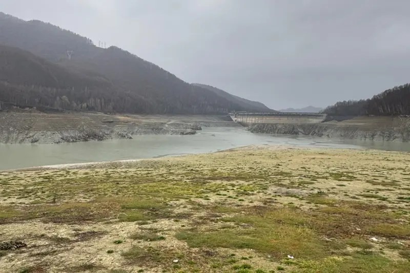 „Un specialist susține că criza apei din Prahova se datorează instituțiilor, nu noroiului”