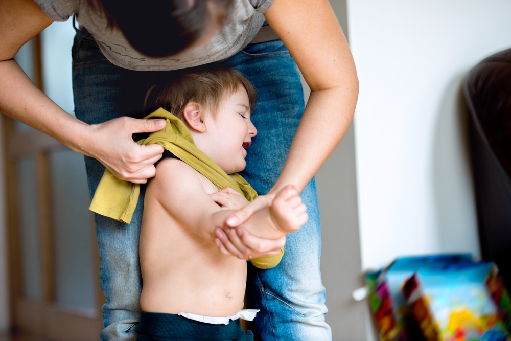 În cazul tulburărilor de procesare senzorială, creierul nu interpretează corect informațiile de la senzori și se creează „un ambuteiaj” căruia copilul nu îi poate face față. FOTO: Shutterstock