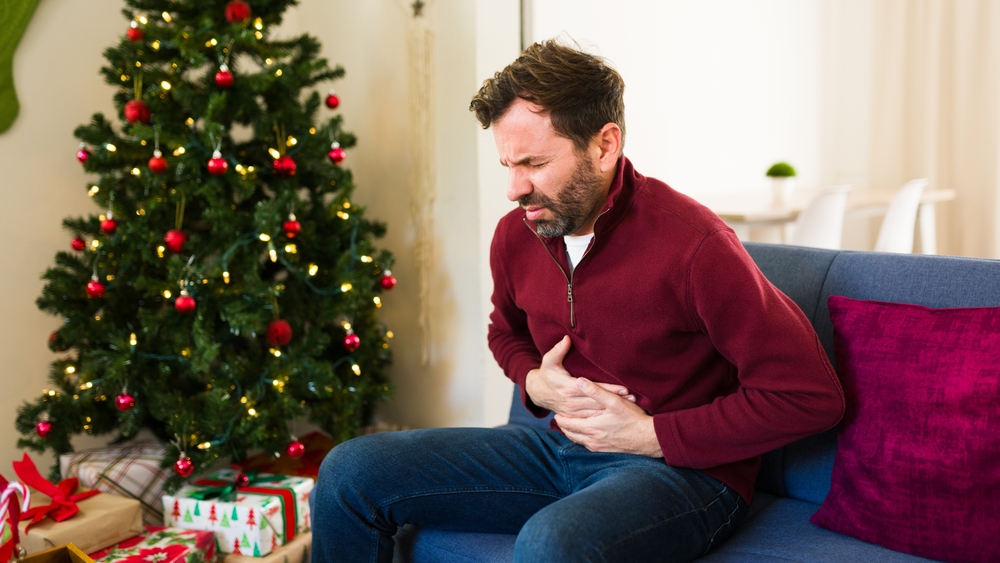 Durerile abdominale asociate cu alte simptome digestive se situează în topul cauzelor pentru care românii sună la Urgențe în luna decembrie. FOTO: Shutterstock
