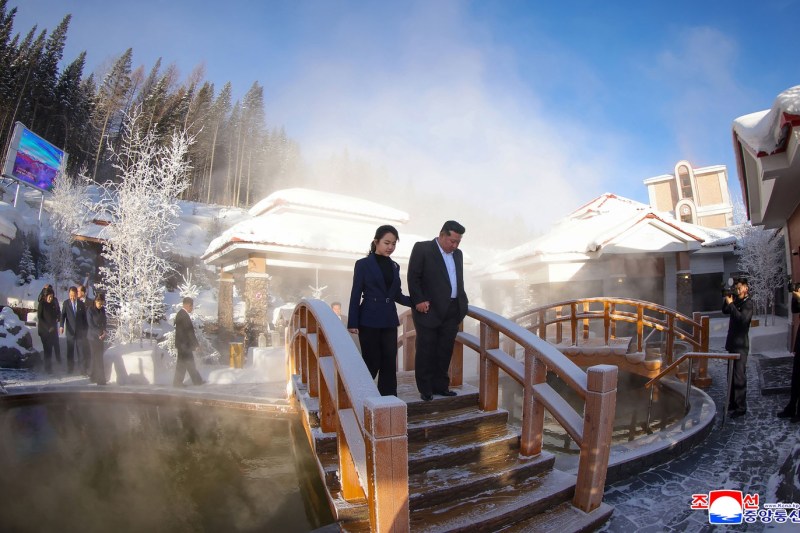 FOTO | Kim Jong Un a inaugurat restaurante și jacuzzi „pentru popor” într-o stațiune montană luxoasă din Coreea de Nord