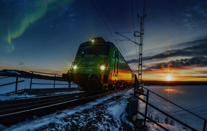 Fabrica din România care a realizat locomotivele care merg către Cercul Polar. „Merge la temperaturi de -40 de grade și trage trenuri de 3.000 de tone”