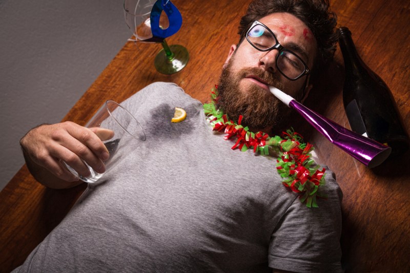 Remedii pentru mahmureală care funcționează. Și ce poți face preventiv