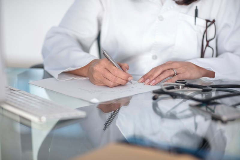 „Cei care își iau concedii medicale fictive sunt interesați de vacanțe nu de partea financiară”. De ce crede președintele unui mare ONG pentru bolnavii cronici că o decizie a guvernului este greșită